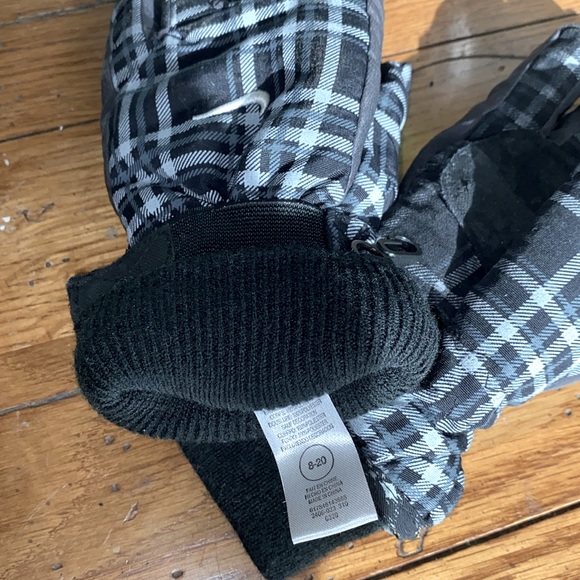 Nike Ski Gloves - Picture 2 of 2